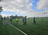 Laatste training S.K.N.W.K. JO10-1 (partijtje tegen de ouders) van woensdag 22 mei 2024 (121/133)